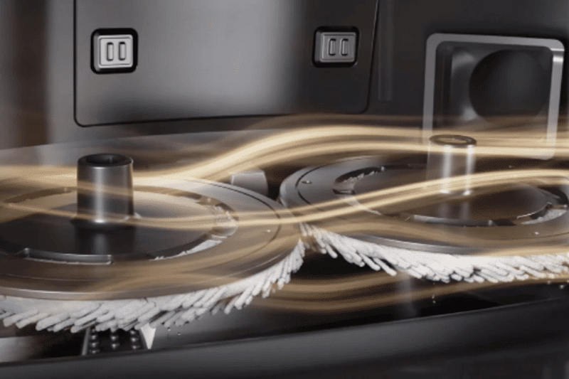 Die zwei Wischmopps des Ecovacs Deebot X1 OMNI werden mit heißer Luft getrocknet